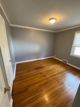 18779 Roscommon St in Harper Woods, MI - Building Photo - Building Photo