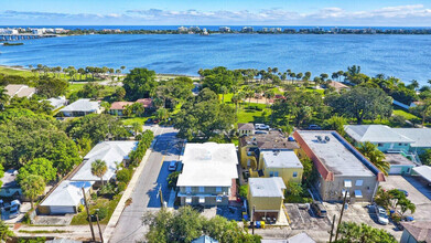 401 S Lakeside Dr in Lake Worth, FL - Building Photo - Building Photo