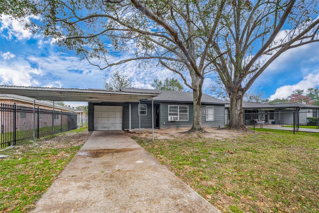 11006 Heatherwood Dr in Houston, TX - Building Photo