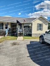73 Dogwood Pointe Dr-Unit -Unit 2 in McMinnville, TN - Foto de edificio - Building Photo