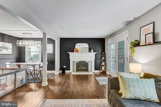 9008 Piney Grove Dr in Fairfax, VA - Foto de edificio - Building Photo