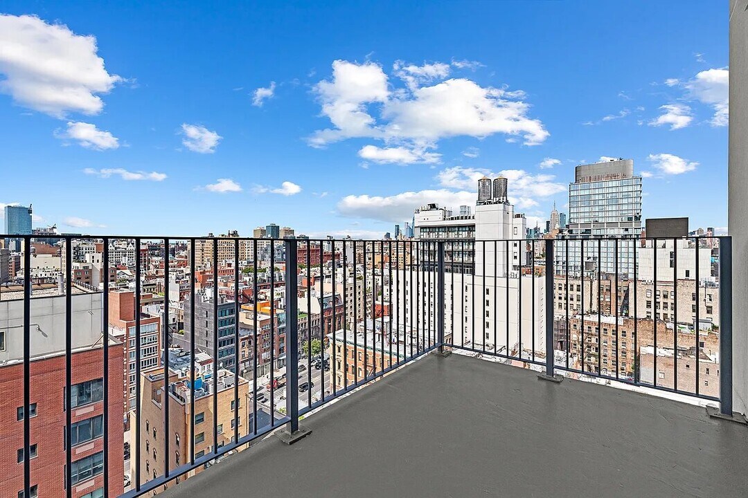 171 Chrystie St in New York, NY - Building Photo