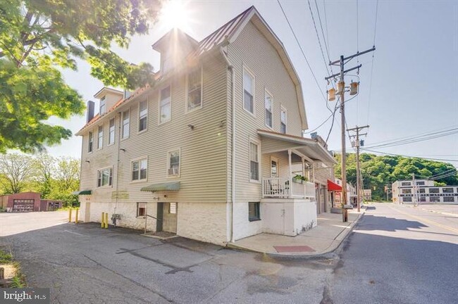 26 Willow St in Reinholds, PA - Foto de edificio - Building Photo