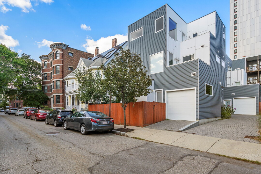 161 Auburn St, Unit 161 in Cambridge, MA - Building Photo