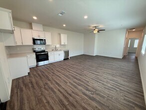 9007 Canyon St in Bakersfield, CA - Building Photo - Building Photo