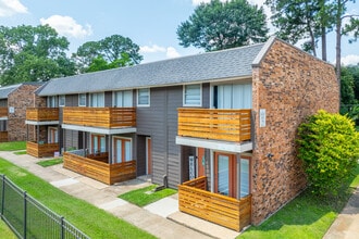 Bayou Oaks in Alexandria, LA - Foto de edificio - Building Photo