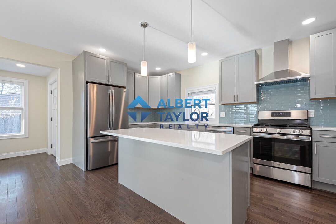232 Fulton St in Medford, MA - Building Photo