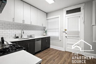 3908 W Roscoe St, Unit 2 in Chicago, IL - Building Photo