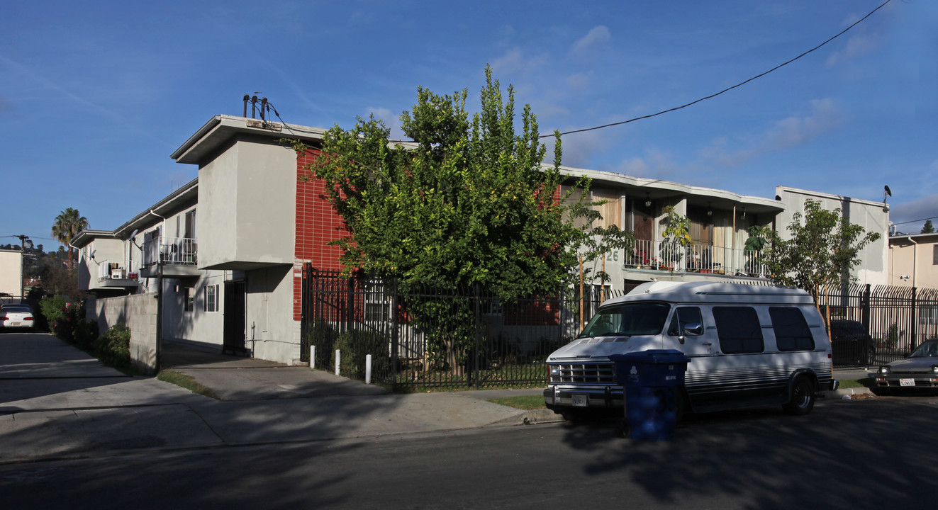 326 S Avenue 57 in Highland Park, CA - Foto de edificio