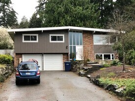 505 Mt Hood Dr SW in Issaquah, WA - Building Photo