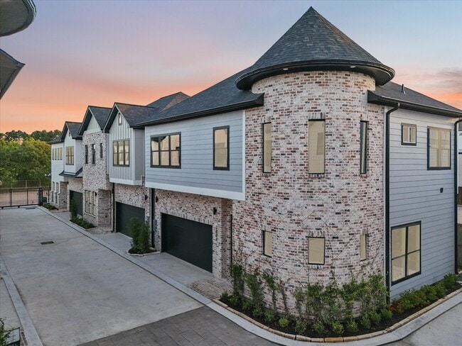 property at 2592 W Tidwell Rd