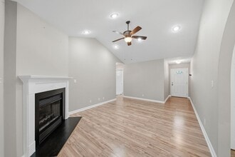 1838 E Ridge Dr in Conover, NC - Building Photo - Building Photo