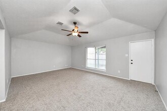 2318 Hearne Dr in Pasadena, TX - Foto de edificio - Building Photo