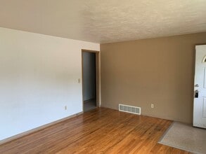 2118-2118 Elizabeth St in Janesville, WI - Building Photo - Building Photo