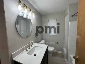 2137 Ridgeview Rd in Upper Arlington, OH - Building Photo - Building Photo