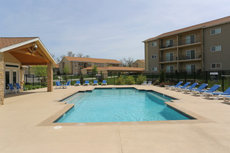 Scenic Woods - 401 Hunter Place in Manhattan, KS - Foto de edificio - Building Photo