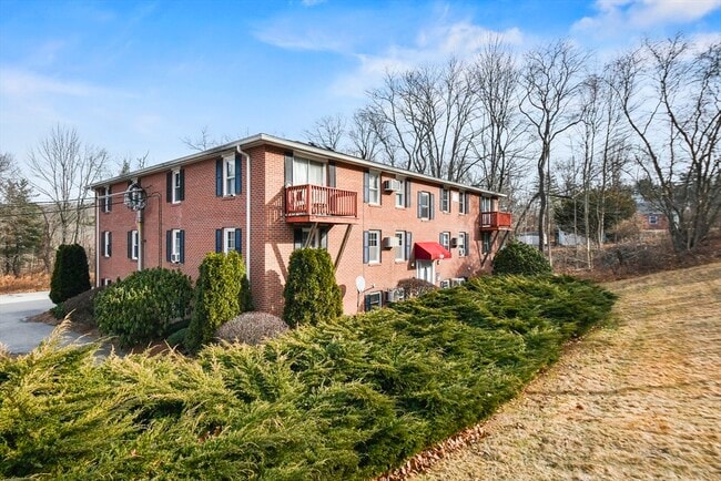 325 Ashland Ave in Southbridge, MA - Building Photo - Building Photo
