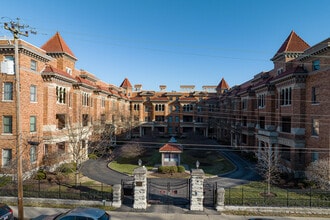 Eden Park in Cincinnati, OH - Building Photo - Building Photo
