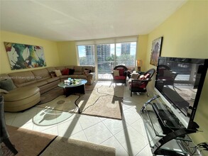 2030 S Ocean Dr in Hallandale Beach, FL - Building Photo - Building Photo