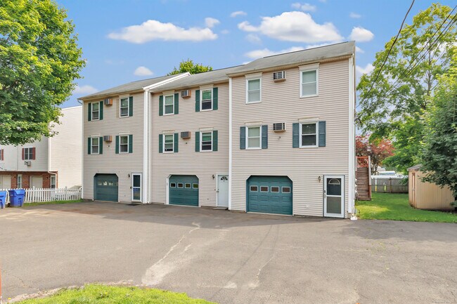 5 Abbott St in Danbury, CT - Building Photo - Building Photo