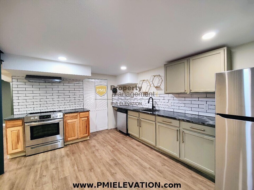 7770 S Kit Carson Dr, Unit Unit 2 in Centennial, CO - Building Photo