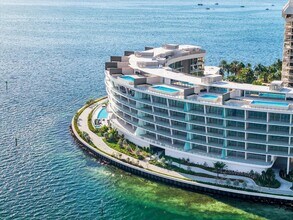 5 Grove Isle Dr in Miami, FL - Building Photo - Building Photo