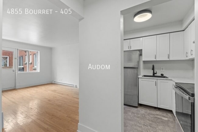 property at 4855 Av Bourret