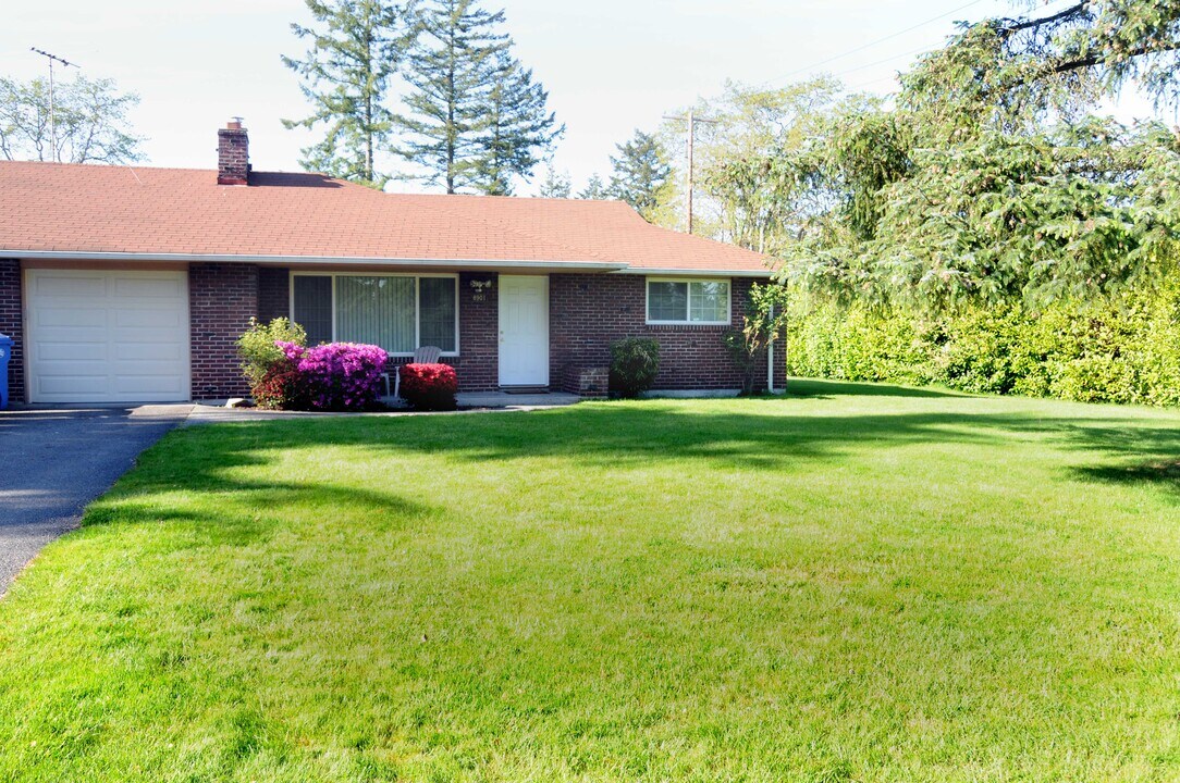 8901 Lawndale Ave SW in Tacoma, WA - Building Photo
