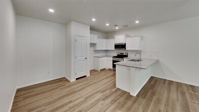 11501 Mackenzie Wy in Yukon, OK - Building Photo - Building Photo