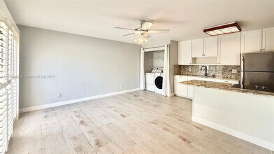 633 Executive Center Dr in West Palm Beach, FL - Building Photo - Building Photo