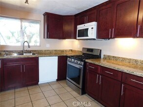 101 W Olive Ave-Unit -B in La Habra, CA - Building Photo - Building Photo