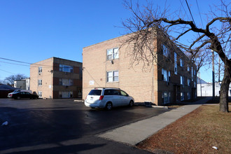 1806 Armitage Ave in Melrose Park, IL - Foto de edificio - Building Photo