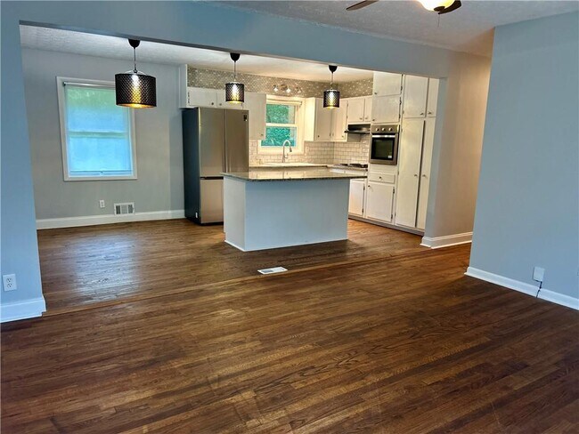 667 Tara Cir SE in Atlanta, GA - Building Photo - Building Photo