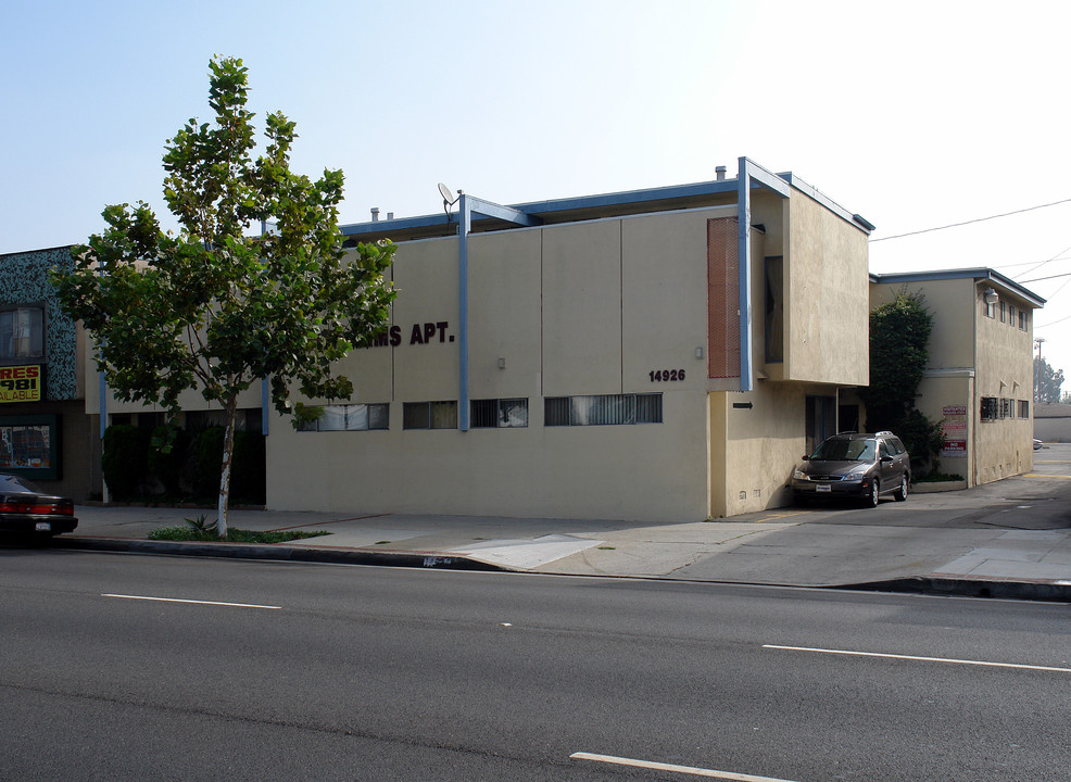 Glory Arms Apartments in Lawndale, CA - Building Photo