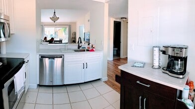 1140 Lake Shore Dr in Lake Park, FL - Building Photo - Building Photo