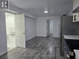 139 Cinrickbar Dr in Toronto, ON - Building Photo