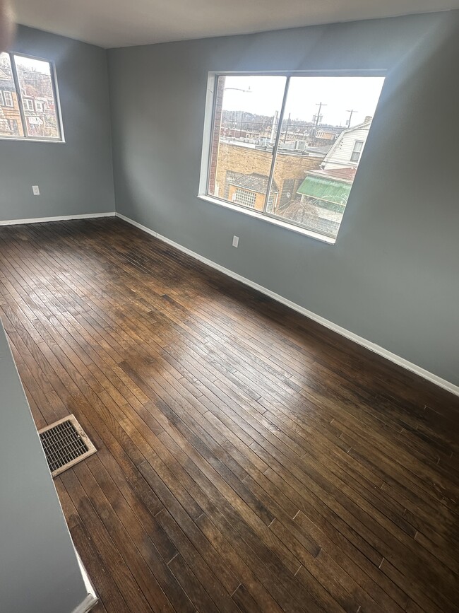 710 Woodward Ave in Mckees Rocks, PA - Building Photo - Building Photo