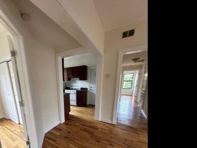 property at 831 W Waveland Ave