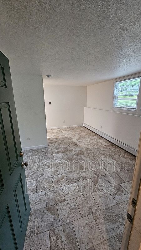 9 Emerald Dr in Barrington, NH - Foto de edificio - Building Photo