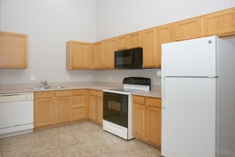 42635 Park Cresent Dr in Sterling Heights, MI - Building Photo - Building Photo