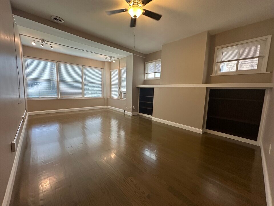 4918 N Troy St, Unit 1 in Chicago, IL - Building Photo