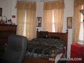 15 Scottfield Rd, Unit 12A in Boston, MA - Foto de edificio - Building Photo