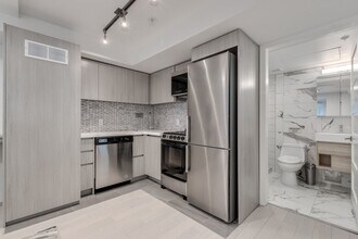 1433 Haro St in Vancouver, BC - Building Photo - Building Photo