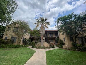 The Lincoln in San Antonio, TX - Building Photo - Interior Photo
