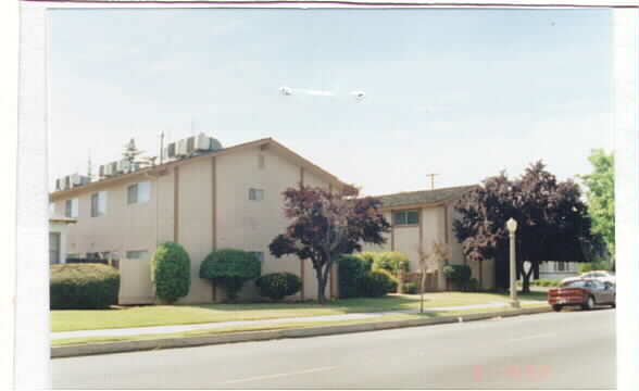 1329 N Van Ness Ave in Fresno, CA - Foto de edificio - Building Photo