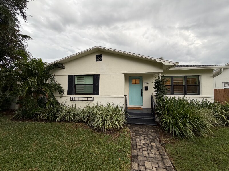 234 24th Ave N in St. Petersburg, FL - Building Photo