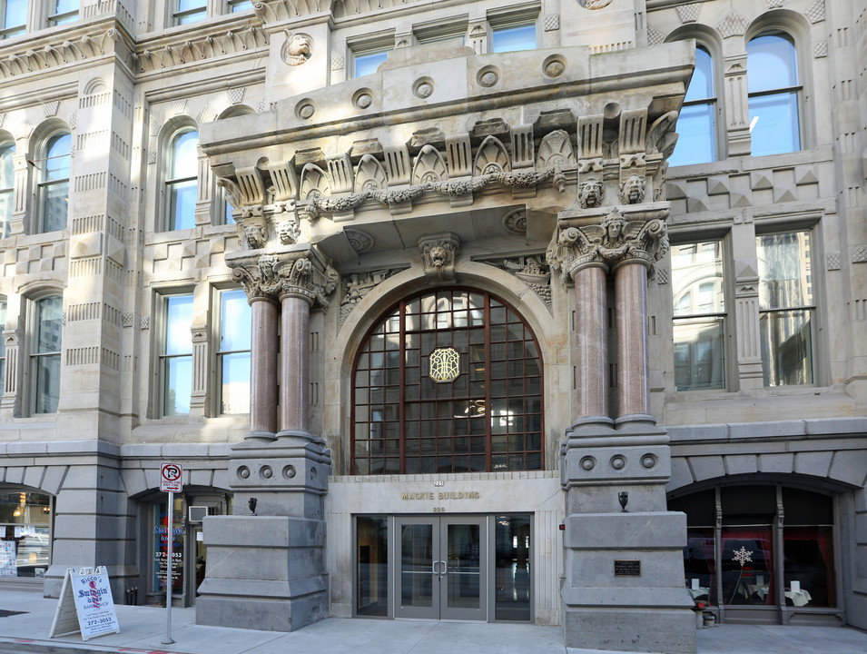 Mackie Flats in Milwaukee, WI - Foto de edificio