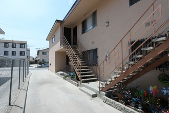 11936 Grevillea Ave in Hawthorne, CA - Foto de edificio - Building Photo