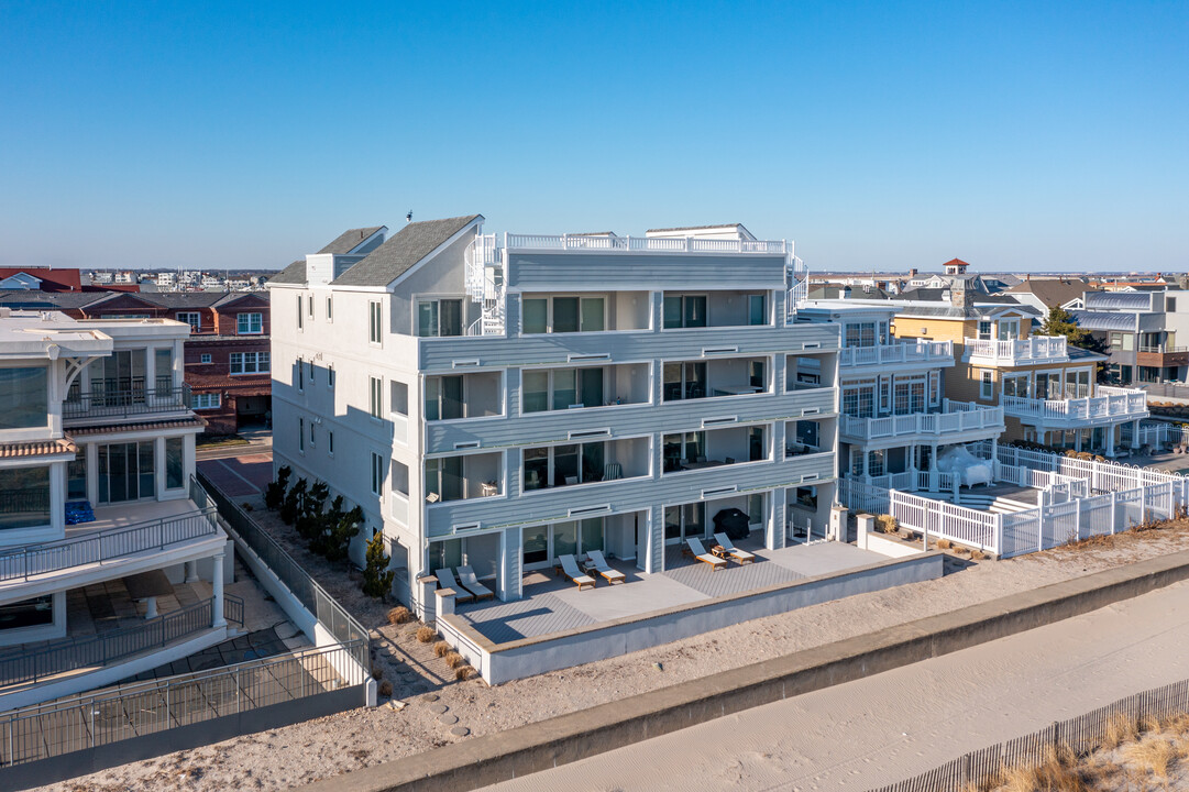 1703 Beach Ter in Longport, NJ - Foto de edificio