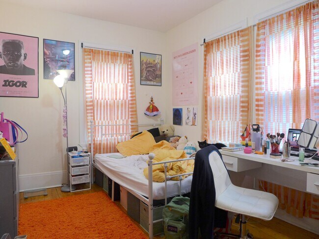 832 Parker St, Unit 2 in Boston, MA - Building Photo - Building Photo
